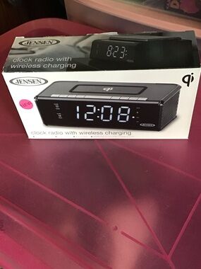 Jensen Black Clock Radio with Wireless Charging